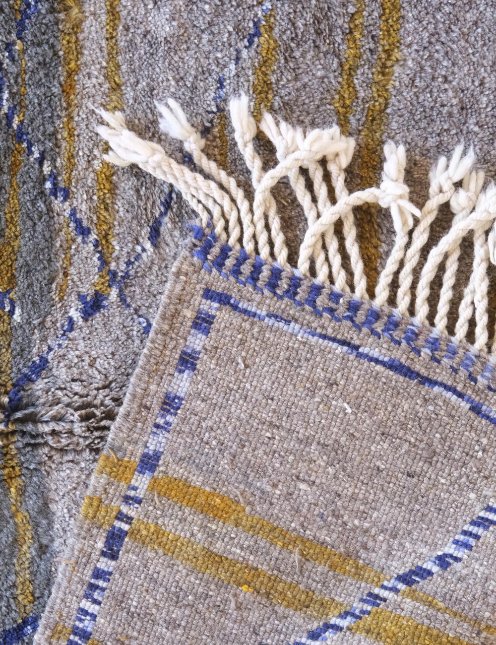 Moroccan Abstract Beni MRirt Wool Rug 8.4 x 5.2 ft / 257 x 160 cm - Surcoma
