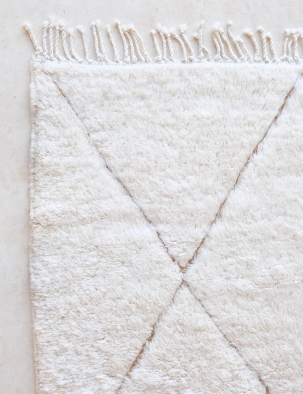 Moroccan White Beni Mrirt Wool Rug 6.2 x 4.2 ft / 188 x 128 cm - Surcoma
