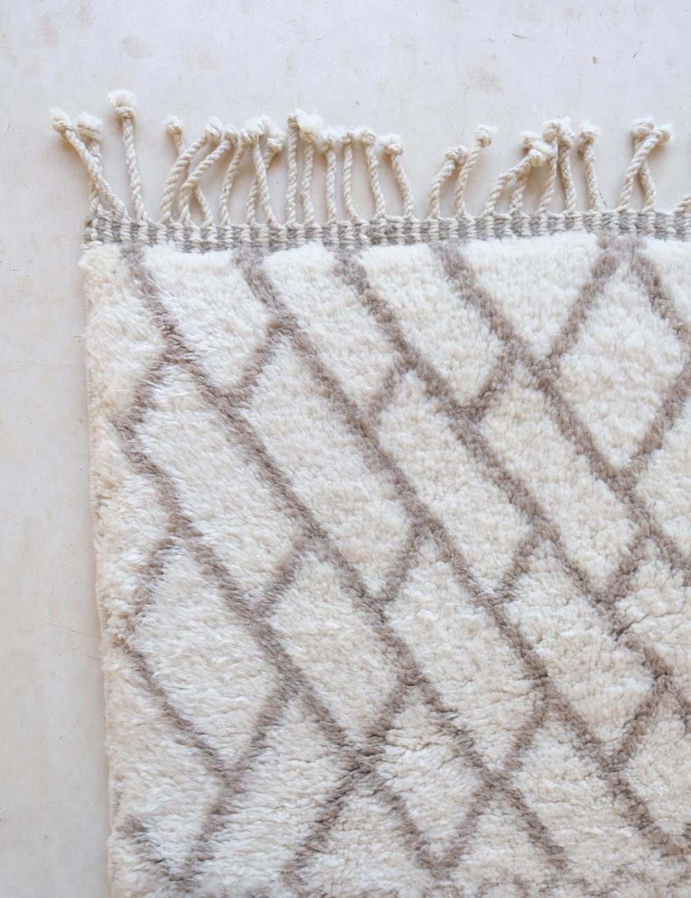 Moroccan Small Neutral Wool Rug 5.1 x 3.6 ft / 154 x 112 cm - Surcoma
