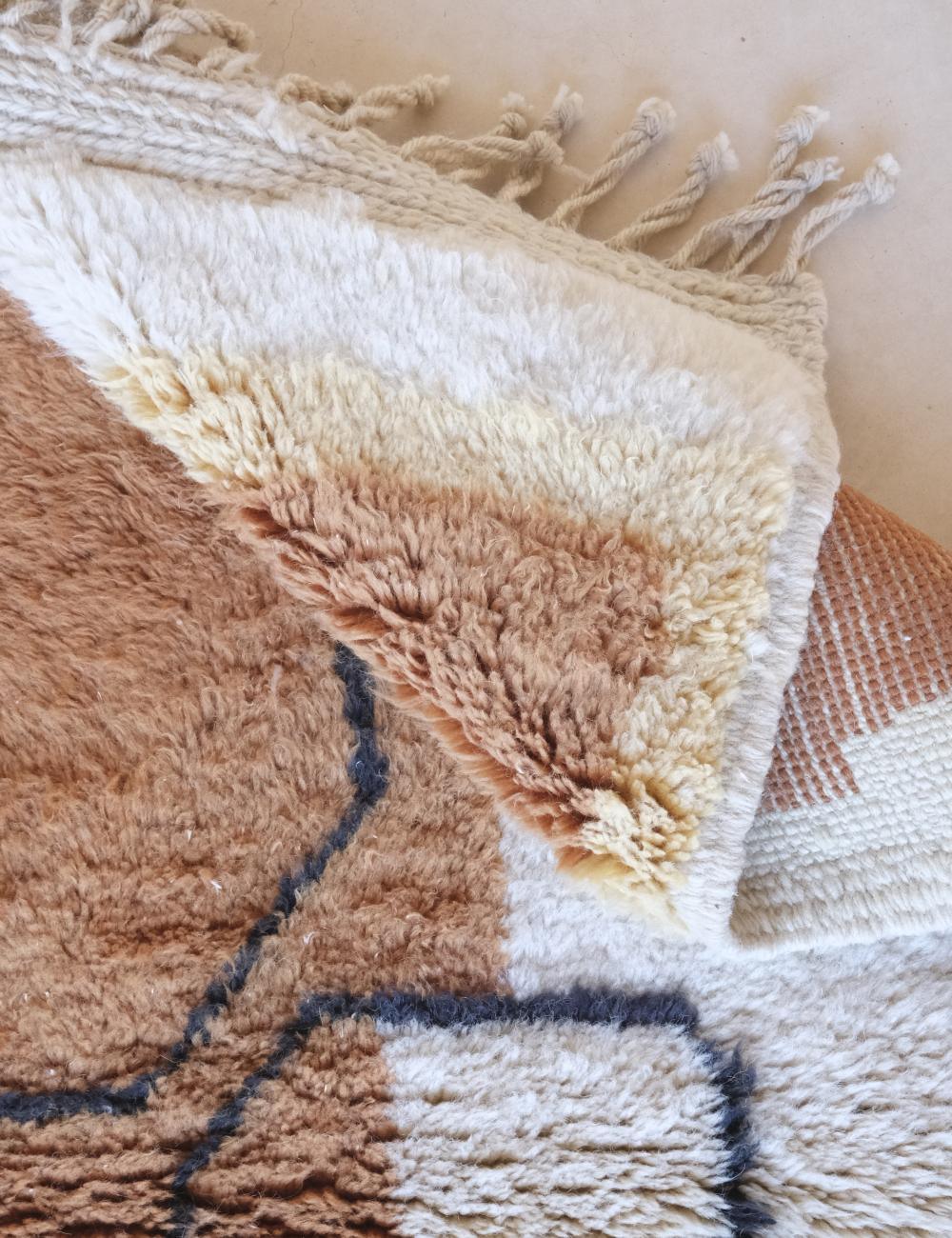 Moroccan Small Abstract Shag Rug 5.1 x 3.3 ft / 154 x 103 cm - Surcoma