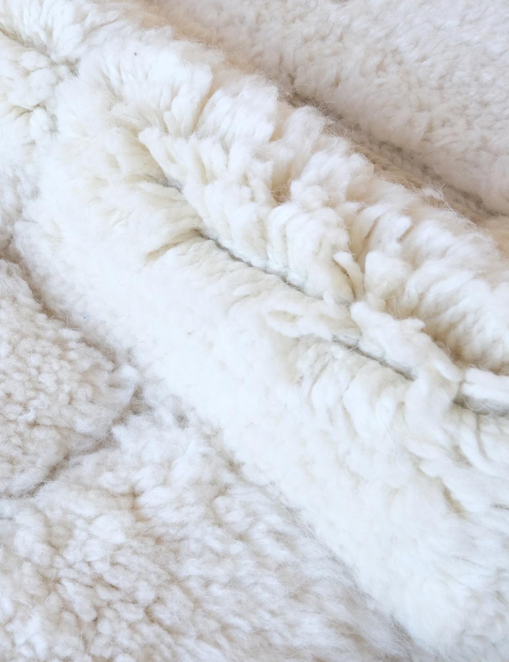 Moroccan Luxurious White Wool Rug 5 x 3.6 ft / 152 x 111 cm - Surcoma