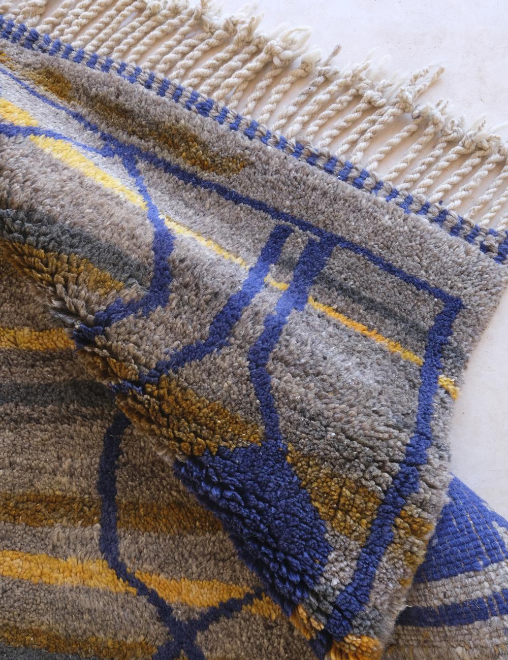 Moroccan Abstract Beni MRirt Wool Rug 8.4 x 5.2 ft / 257 x 160 cm - Surcoma