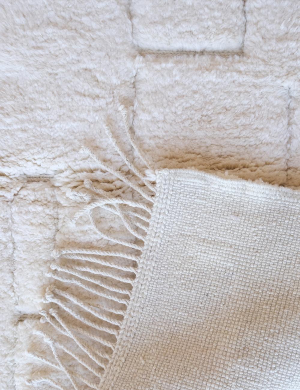 Moroccan Luxurious White Wool Rug 5 x 3.6 ft / 152 x 111 cm - Surcoma