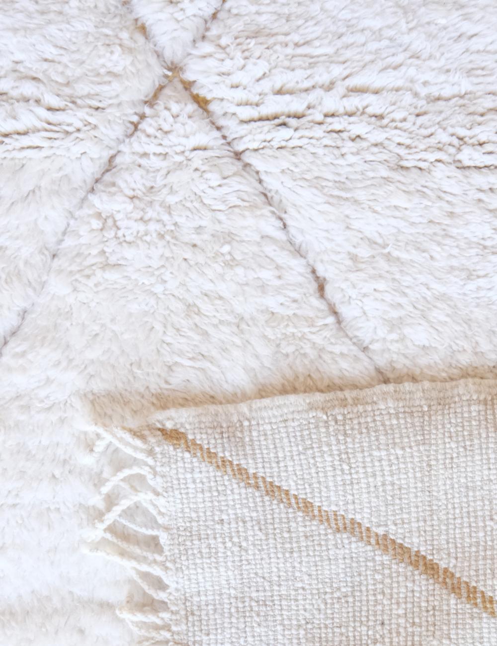 Moroccan White Beni Mrirt Wool Rug 6.2 x 4.2 ft / 188 x 128 cm - Surcoma