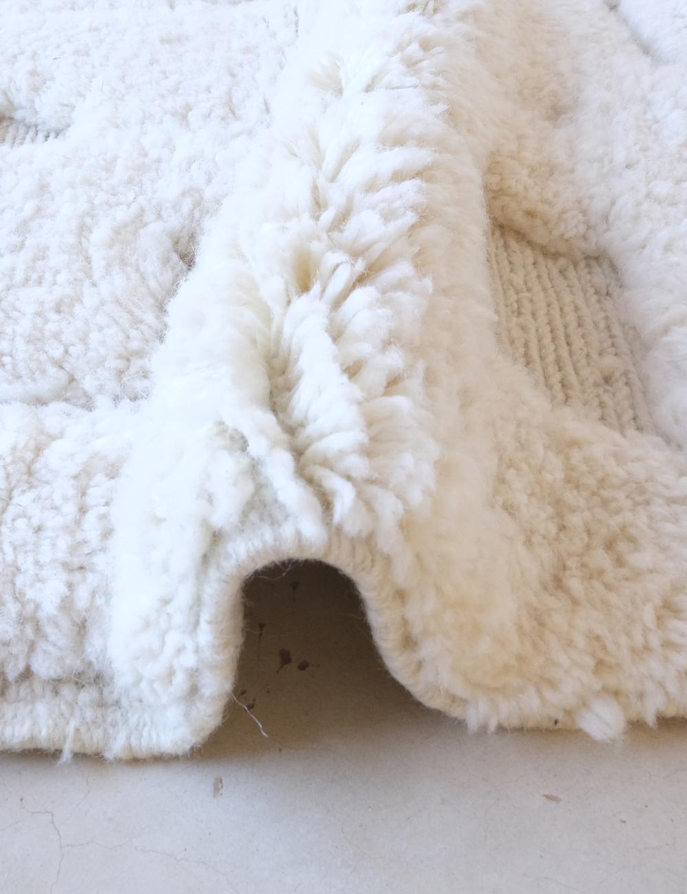 Moroccan Luxurious White Wool Rug 5 x 3.6 ft / 152 x 111 cm - Surcoma