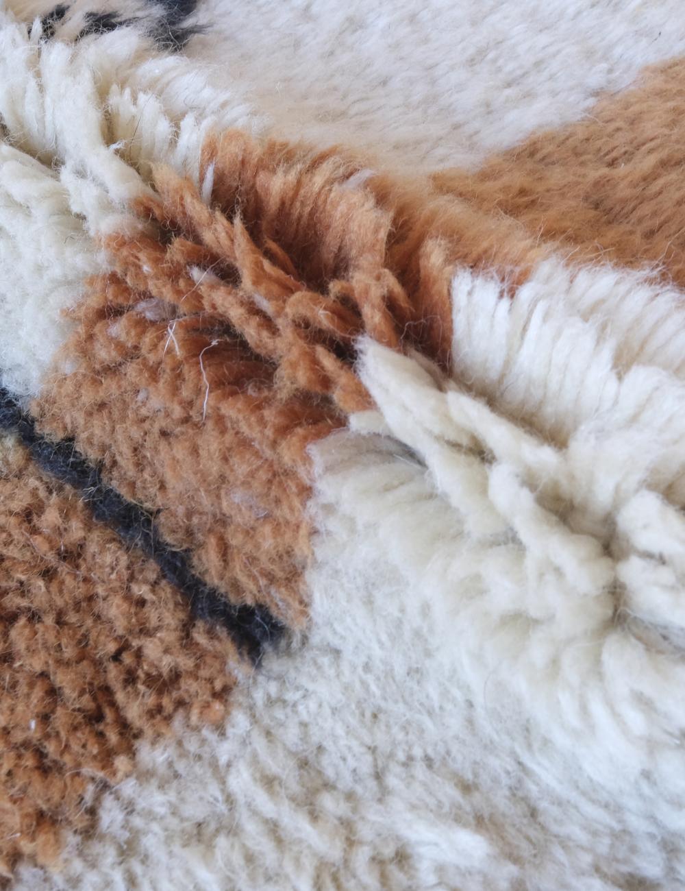Moroccan Small Abstract Shag Rug 5.1 x 3.3 ft / 154 x 103 cm - Surcoma