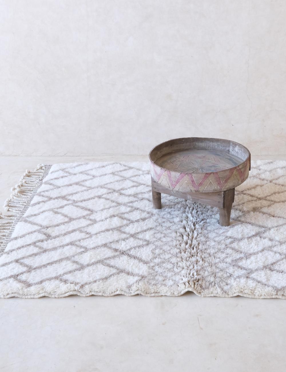 Moroccan Small Neutral Wool Rug 5.1 x 3.6 ft / 154 x 112 cm - Surcoma