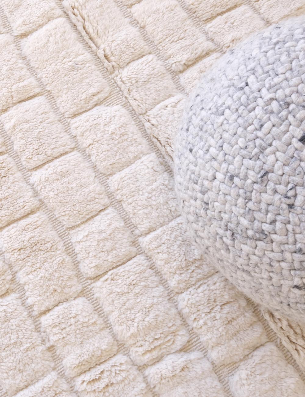 Moroccan Textured Beni Mrirt Wool Rug 10.9 x 6.9 ft / 333 x 211 cm - Surcoma