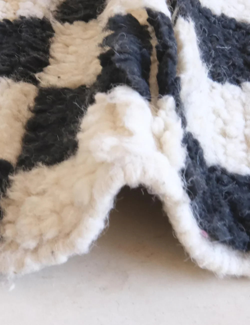 Black Checkered Wool Rug 6.9 x 5 ft / 210 x 153 cm - Surcoma