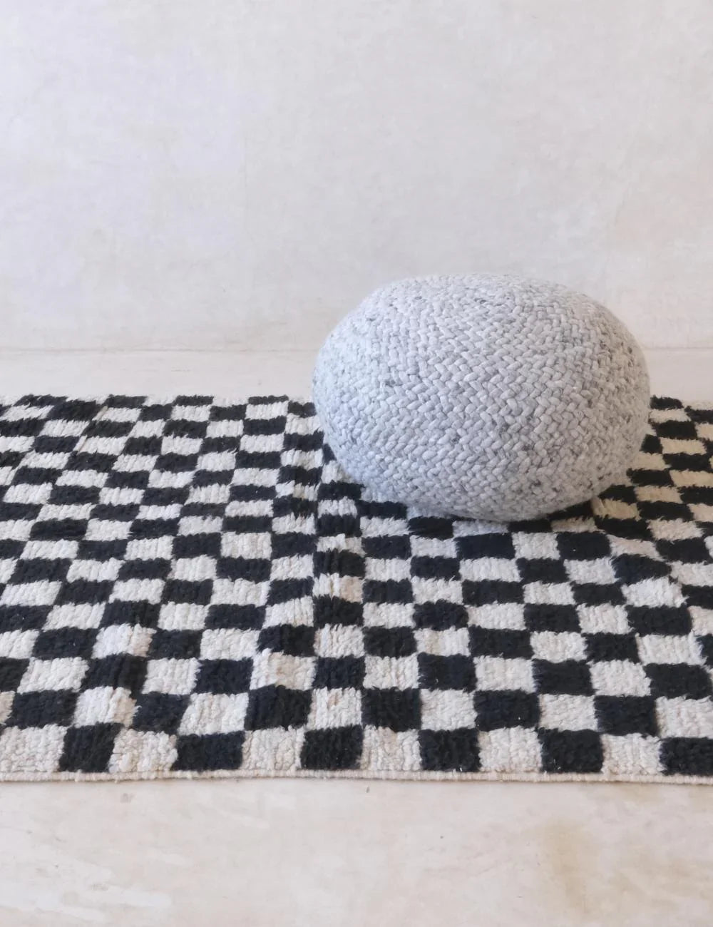 Black Checkered Wool Rug 6.9 x 5 ft / 210 x 153 cm - Surcoma