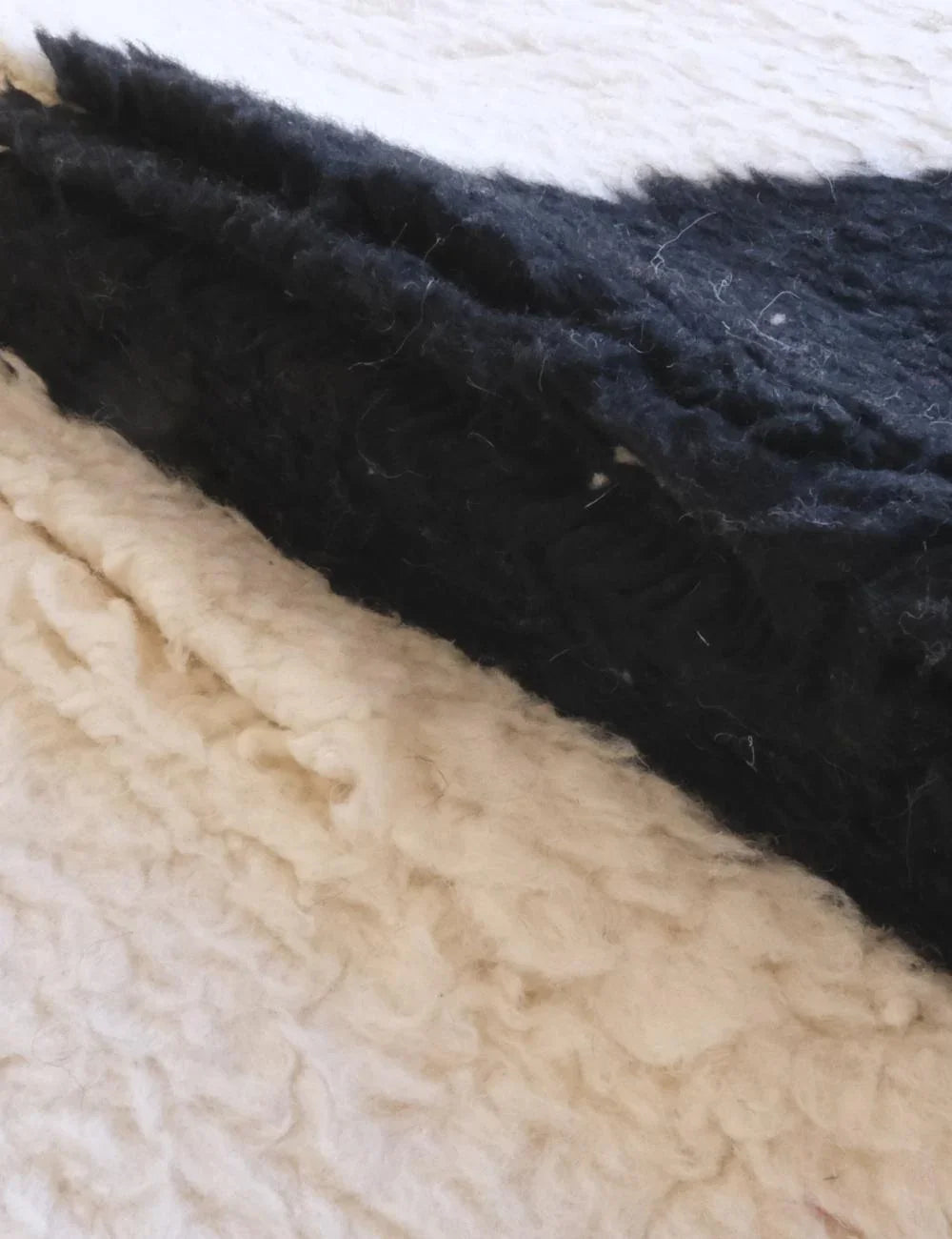 Contemporary Black and White Rug 7.7 x 6 ft / 234 x 184 cm - Surcoma