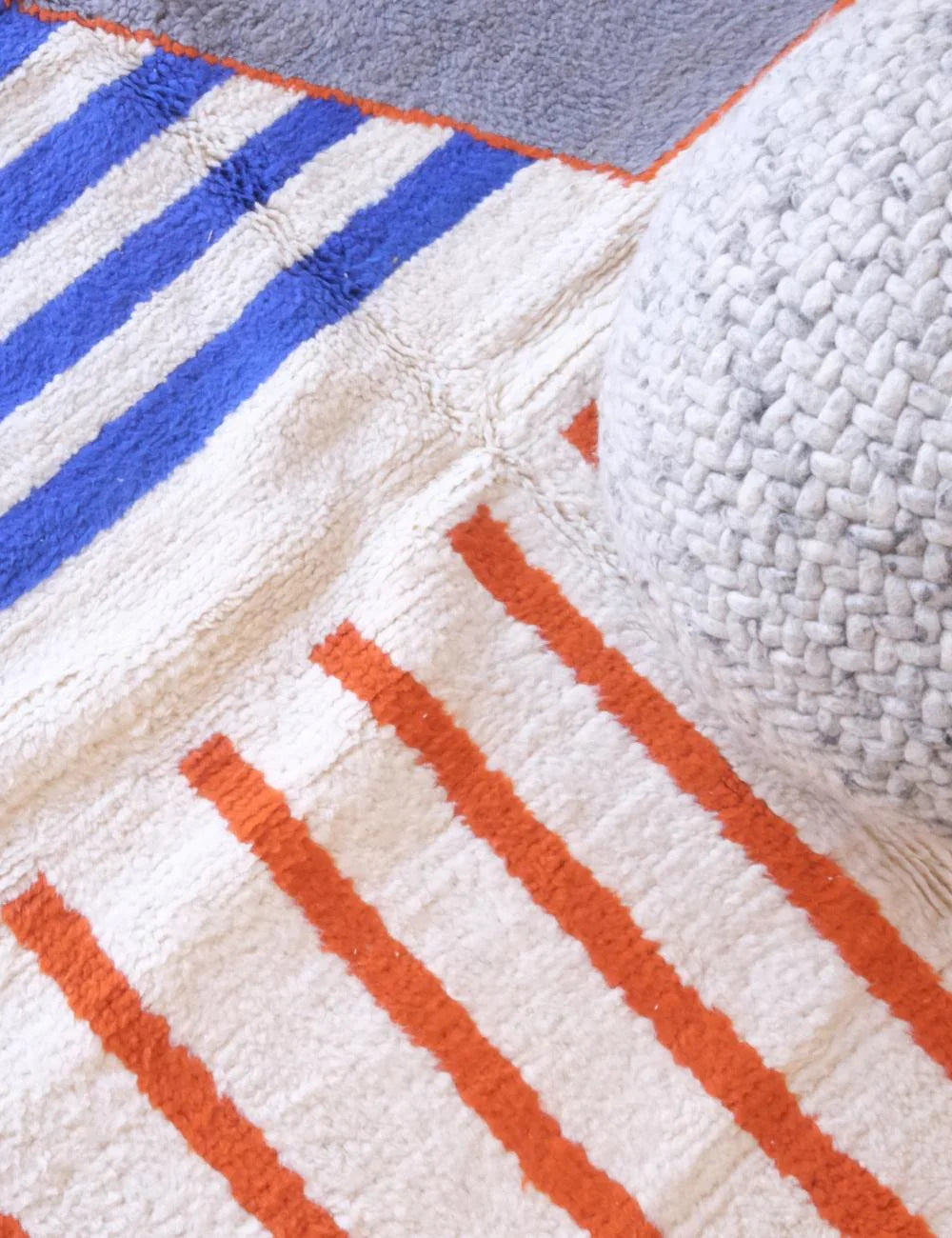 Modern Moroccan Wool Rug 7 x 6.1 ft / 212 x 187 cm - Surcoma