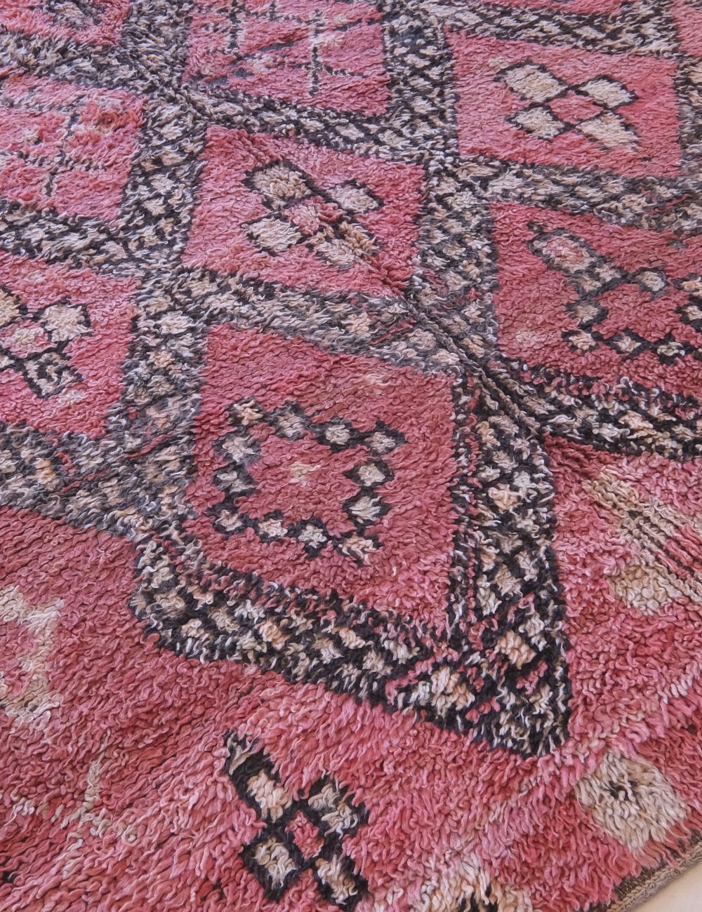 Geometric Rug Diamond Design in Coral & Brown 10.1 x 5.9 ft / 308 x 180 cm - Surcoma