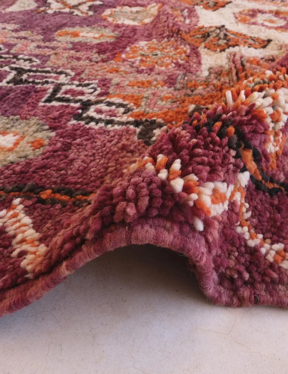 Moroccan Vintage Boujad Rug 8.9 x 5.8 ft / 272 x 178 cm - Surcoma