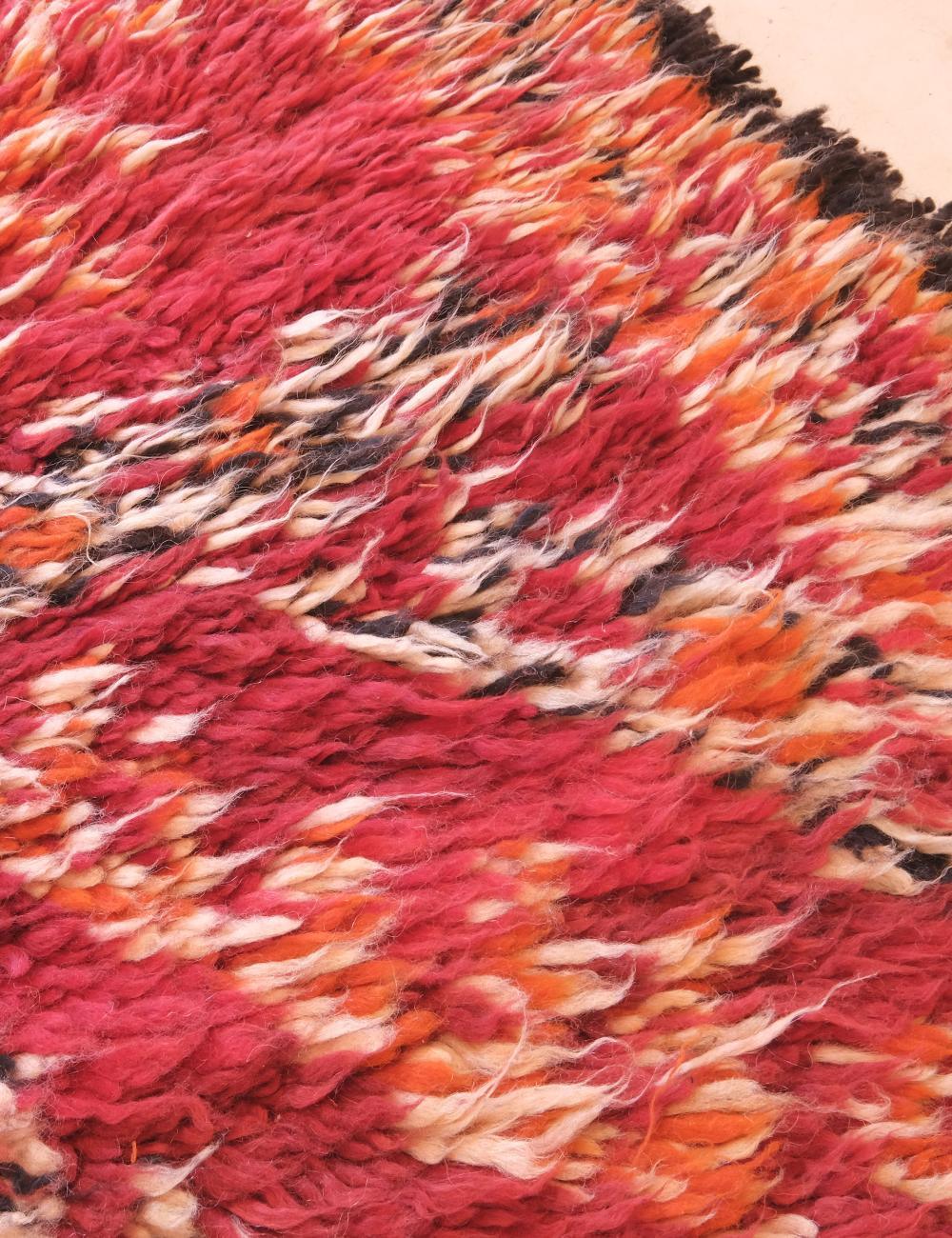 Bold Red Diamond Pattern Handwoven Wool 10.5 x 6.5 ft / 319 x 200 cm - Surcoma