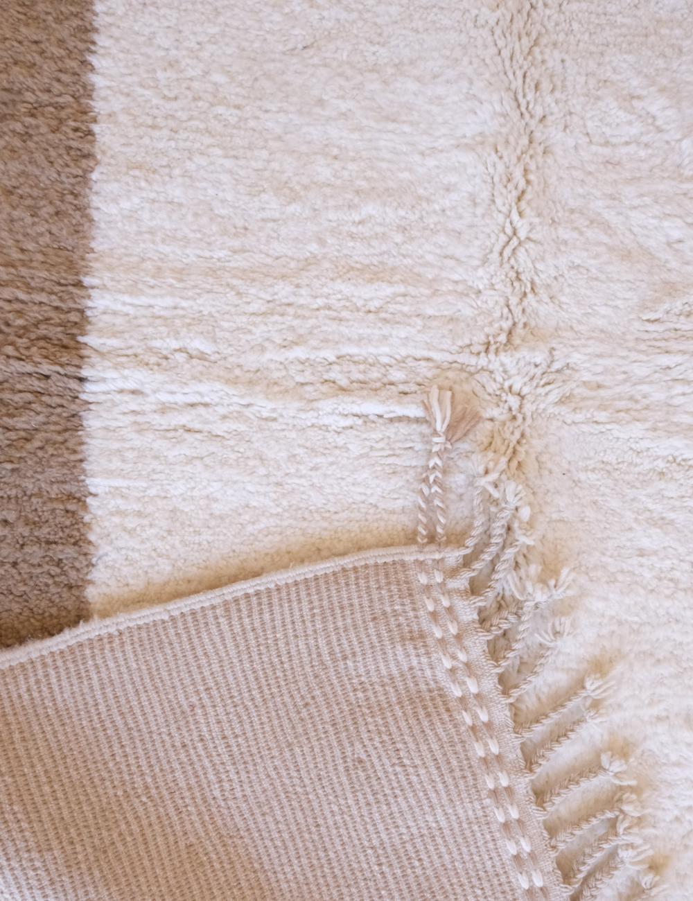Handwoven Moroccan Accent Rug 8.3 x 5.3 ft / 252 x 164 cm