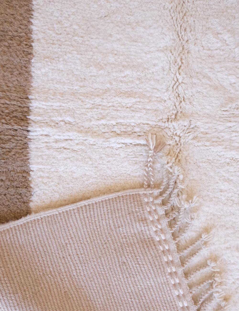 Handwoven Moroccan Accent Rug 8.3 x 5.3 ft / 252 x 164 cm - Surcoma