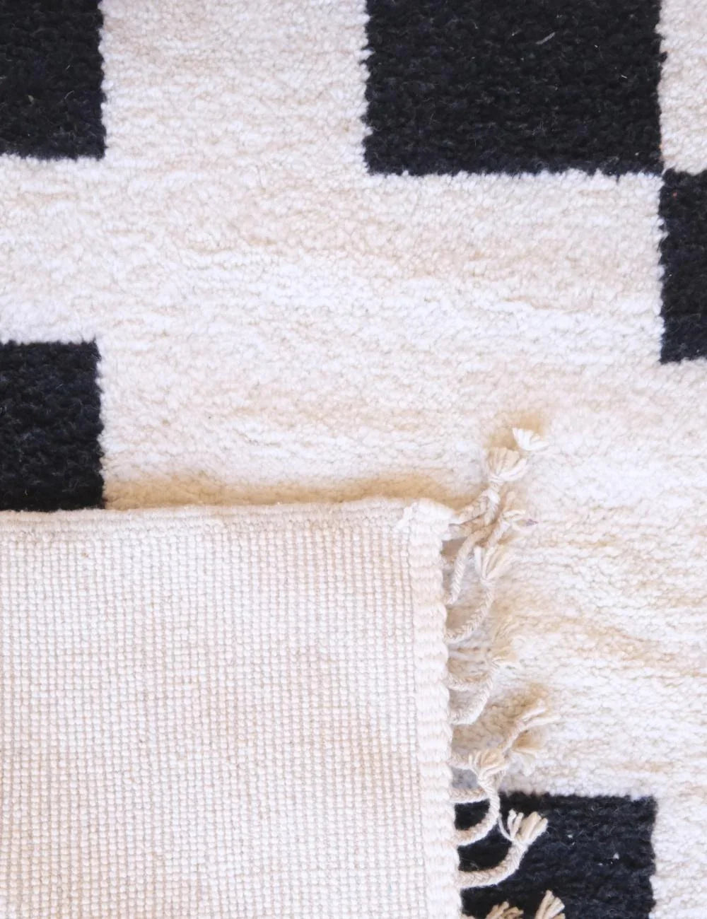 Contemporary Moroccan White and Black Rug 11.3 x 8 ft / 345 x 244 cm - Surcoma