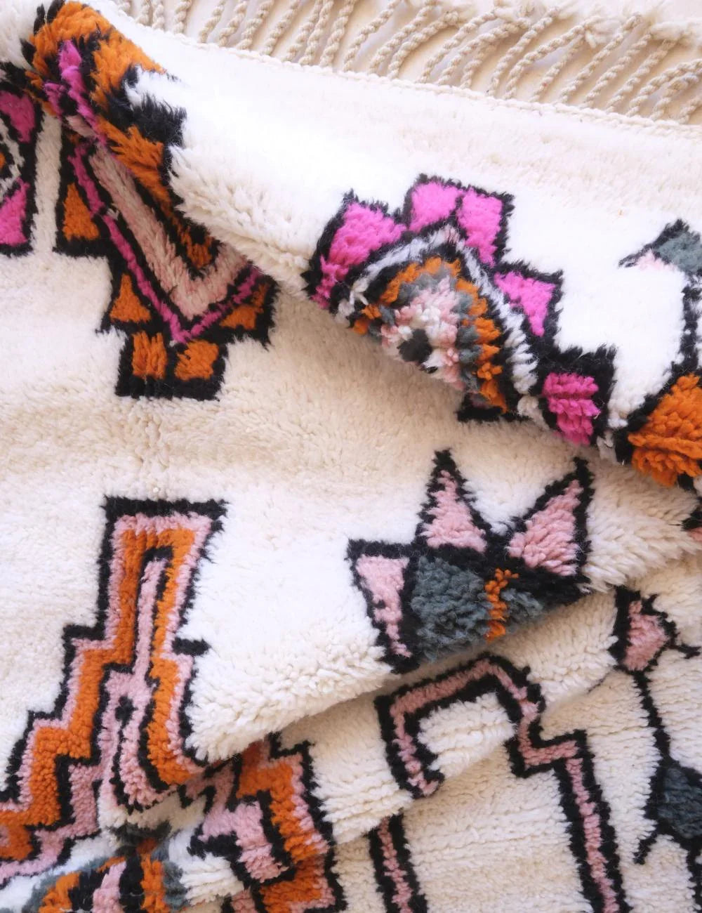 Moroccan Handknotted Wool Rug 7.9 x 4 ft / 242 x 123 cm - Surcoma