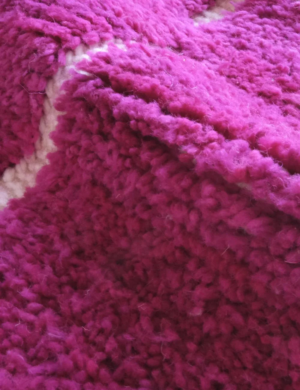 Moroccan Magenta Wool Rug 8.2 x 6.3 ft / 249 x 192 cm - Surcoma