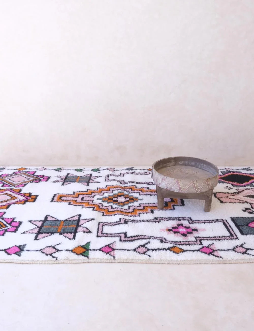 Moroccan Handknotted Wool Rug 7.9 x 4 ft / 242 x 123 cm - Surcoma