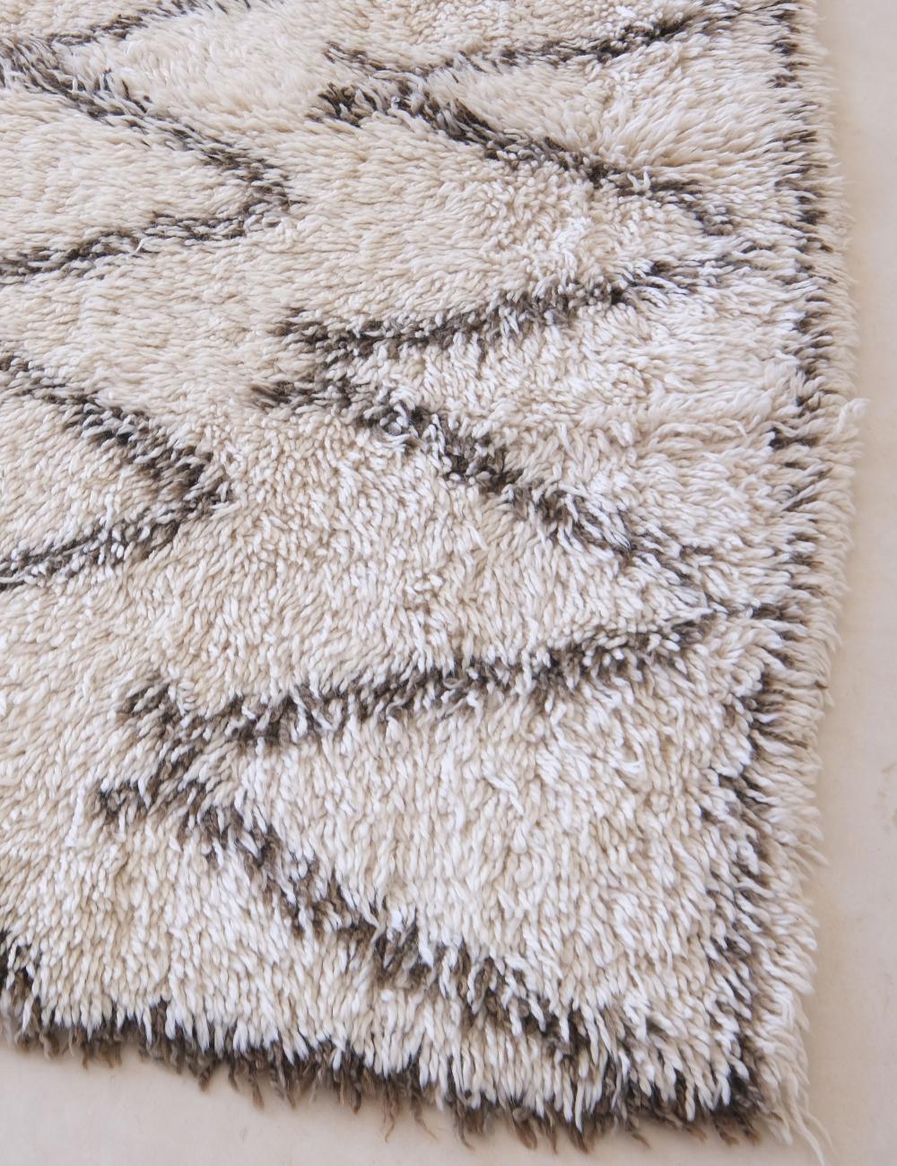 Marmoucha Rug with Diamond Wool Design 10.6 x 6.2 ft / 323 x 190 cm - Surcoma