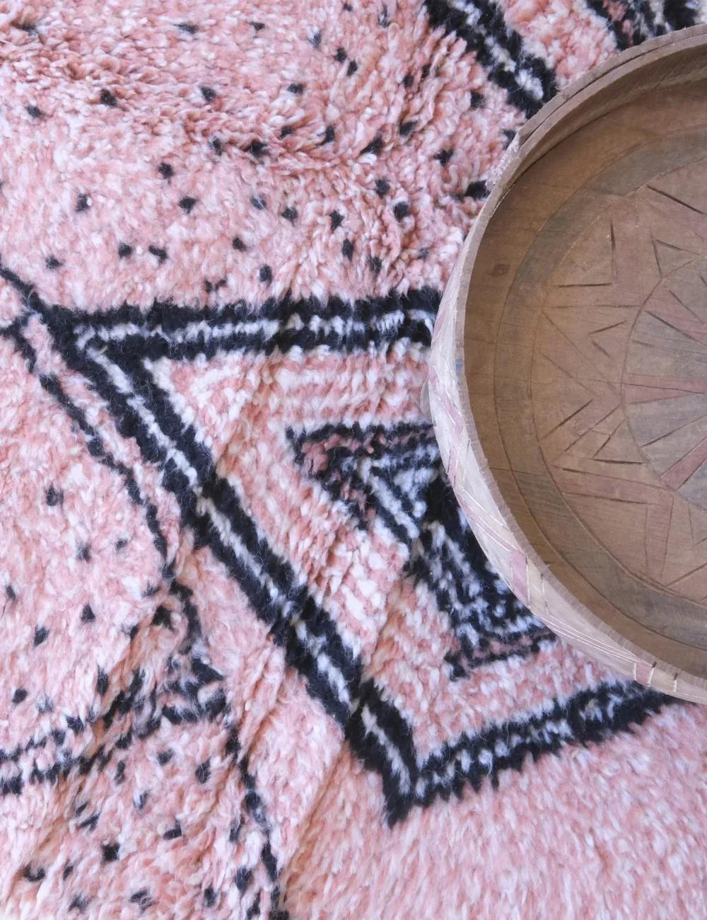 Moroccan Pink Accent Wool Rug 6.1 x 4.4 ft / 185 x 135 cm - Surcoma