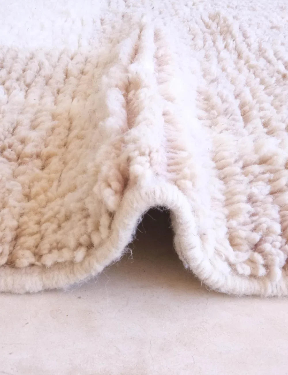 Moroccan Plush Rug 8 x 4.9 ft / 245 x 151 cm - Surcoma