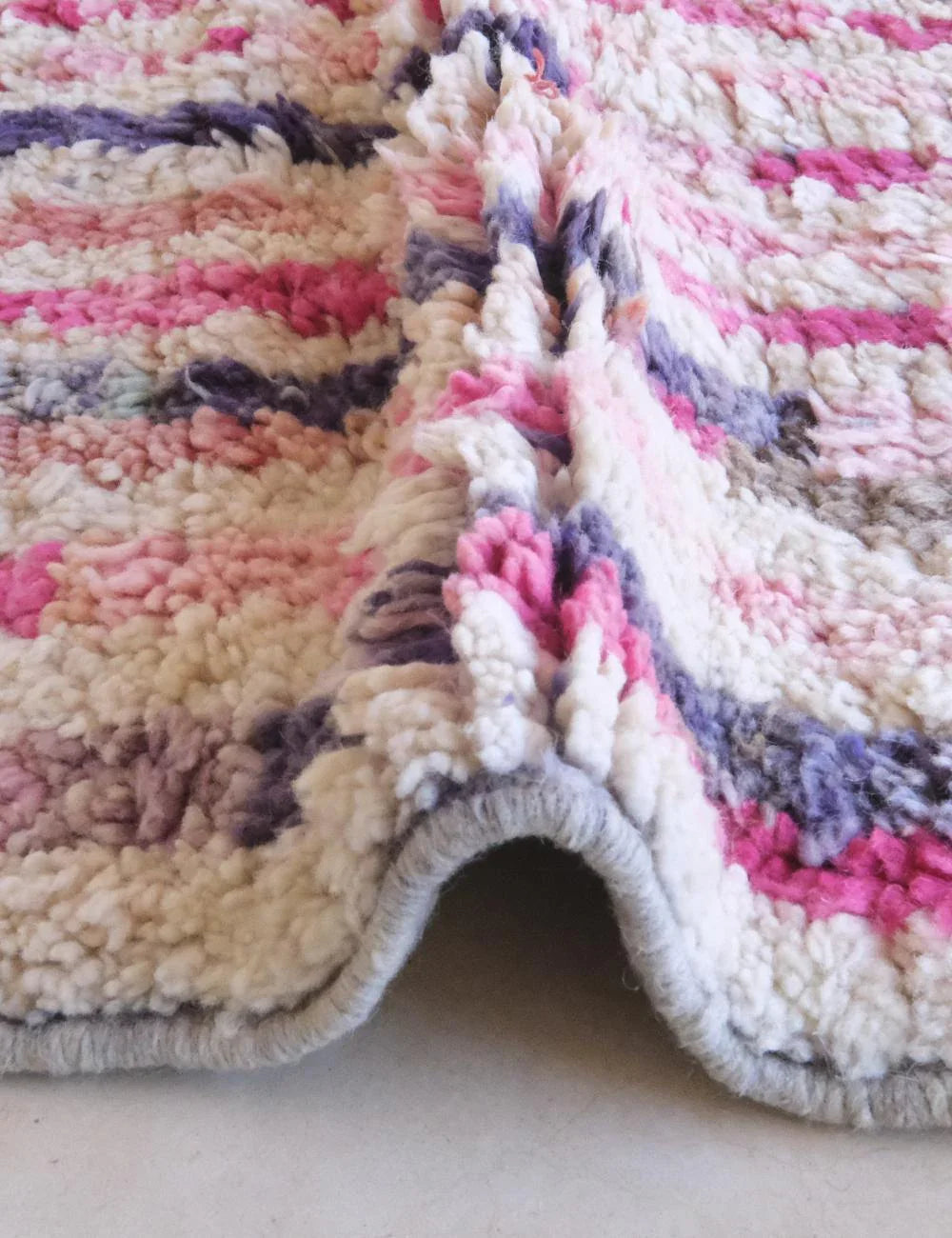 Moroccan Pink Stripe Wool Rug 7 x 4.9 ft / 212 x 152 cm - Surcoma