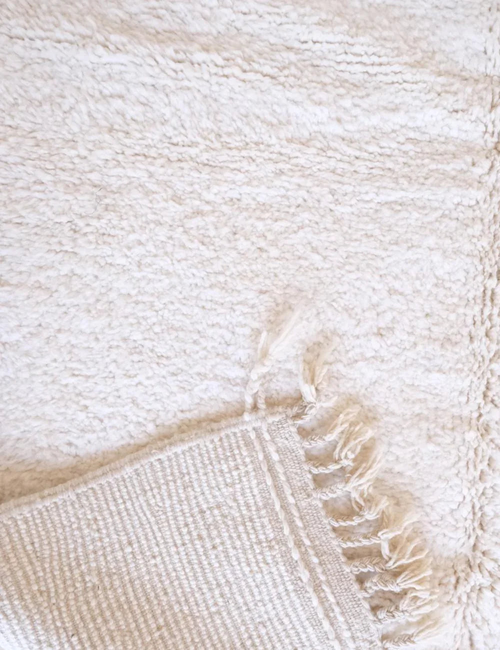 Moroccan White Solid Wool Rug 7.9 x 5.2 ft / 240 x 161 cm - Surcoma