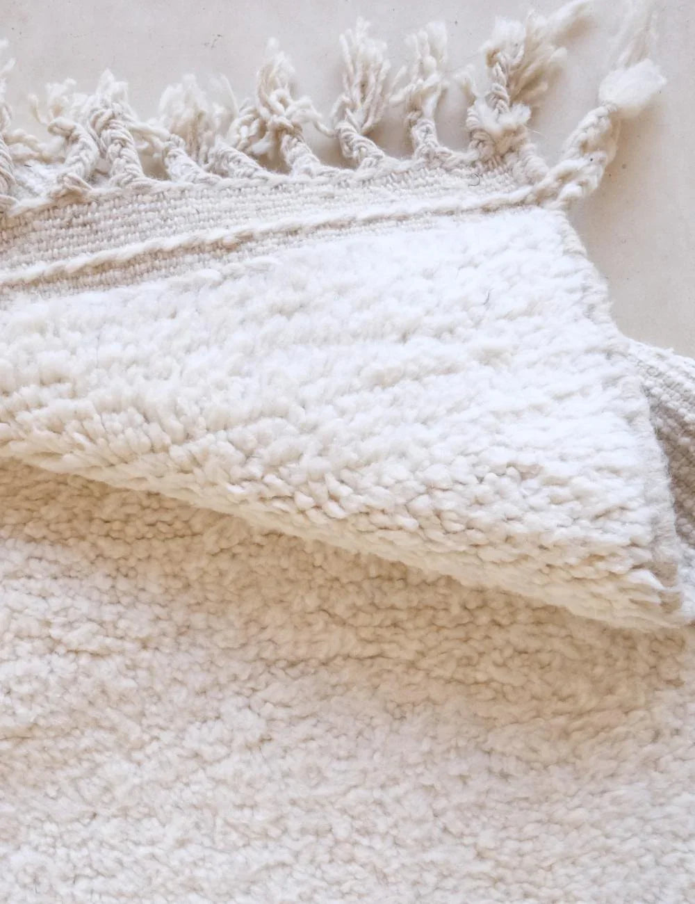 Moroccan White Solid Wool Rug 7.9 x 5.2 ft / 240 x 161 cm - Surcoma