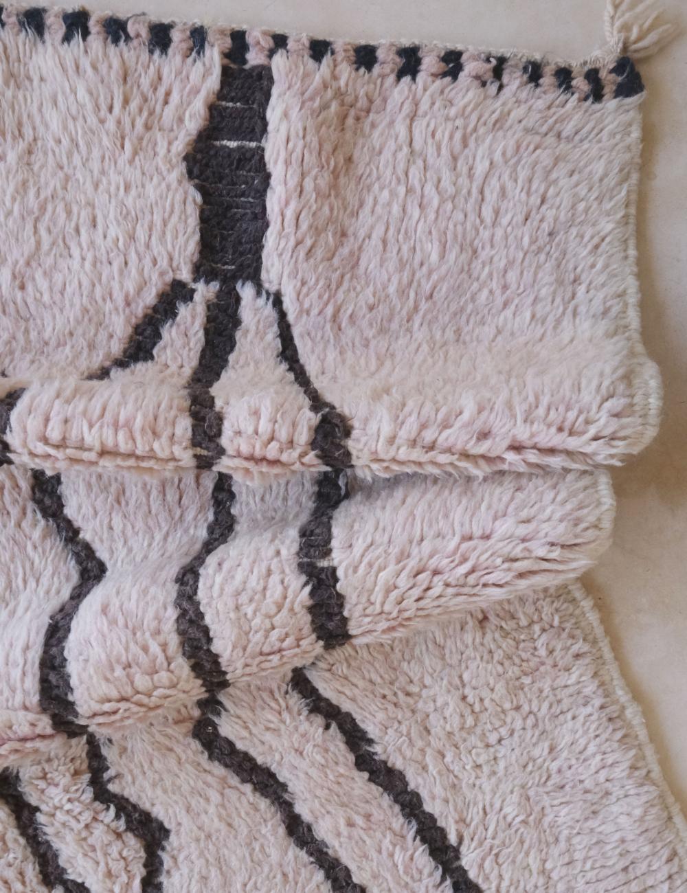 Pale Pink Moroccan Wool Rug 5.7 x 3.8 ft / 173 x 116 cm