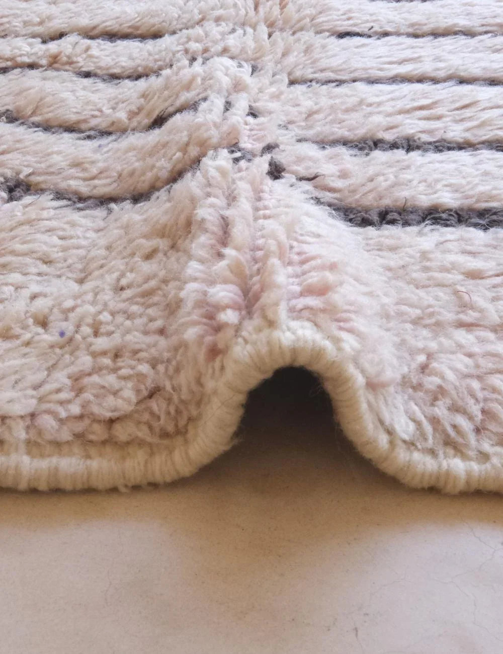 Pale Pink Moroccan Wool Rug 5.7 x 3.8 ft / 173 x 116 cm - Surcoma