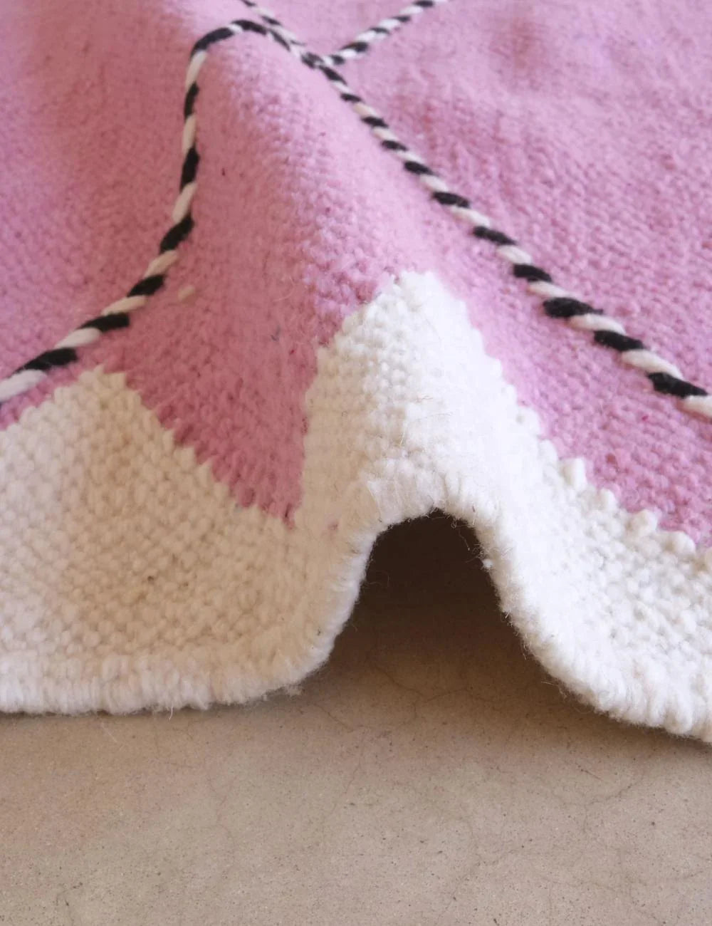 Pink Kilim Moroccan Rug 8 x 5.6 ft / 245 x 171 cm - Surcoma