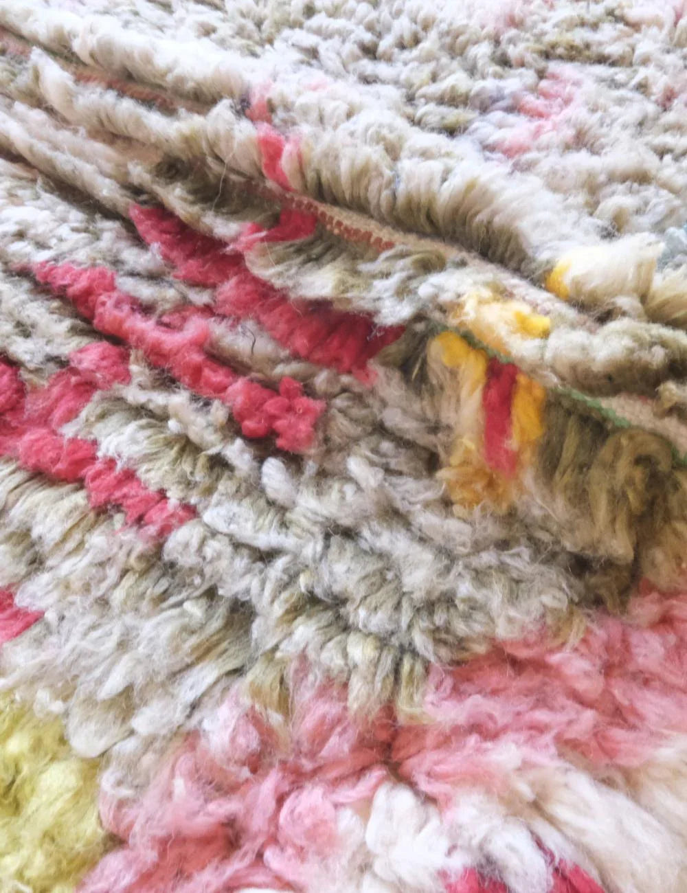 Shaggy Moroccan Wool Rug 5.4 x 3.4 ft / 164 x 104 cm - Surcoma