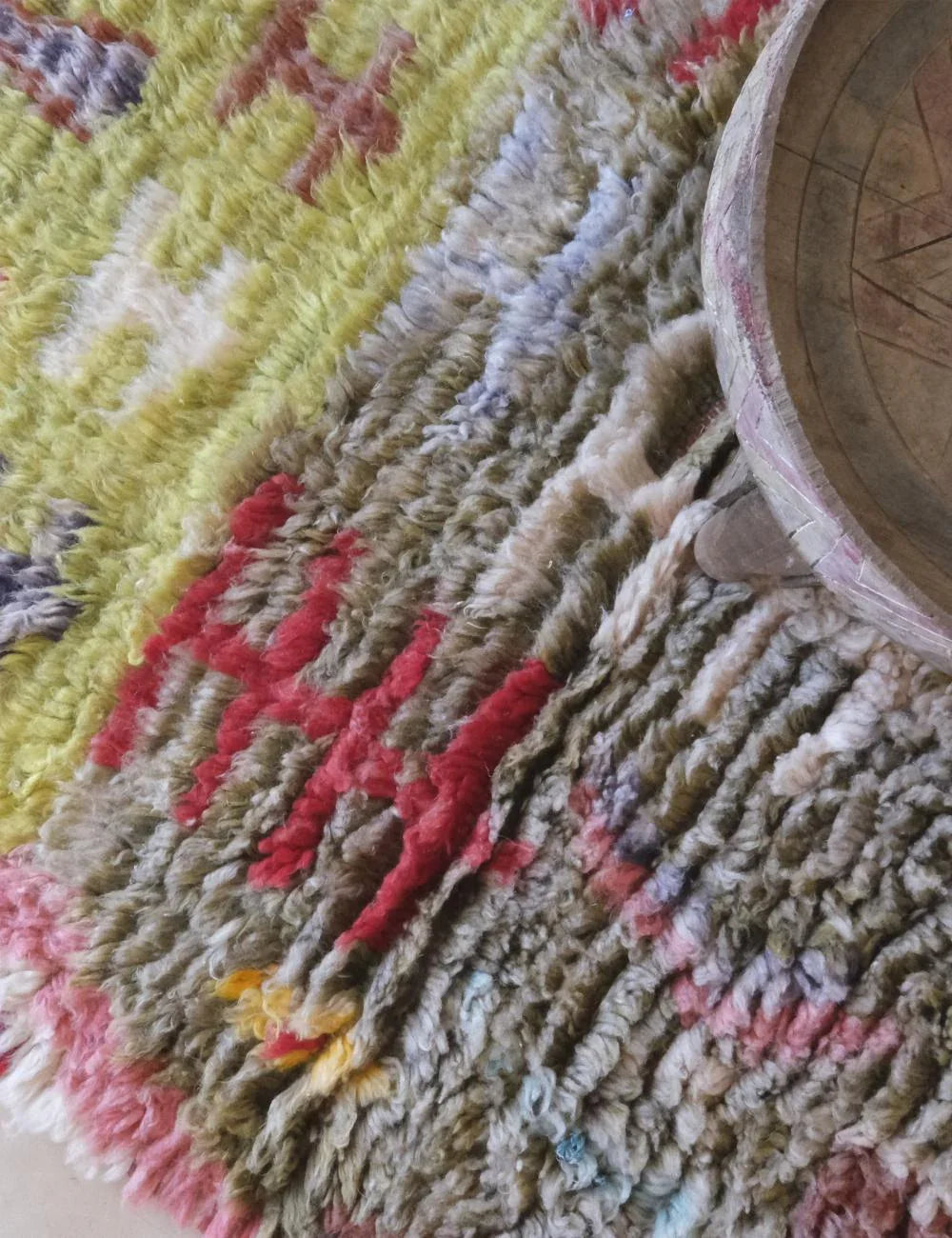 Shaggy Moroccan Wool Rug 5.4 x 3.4 ft / 164 x 104 cm - Surcoma