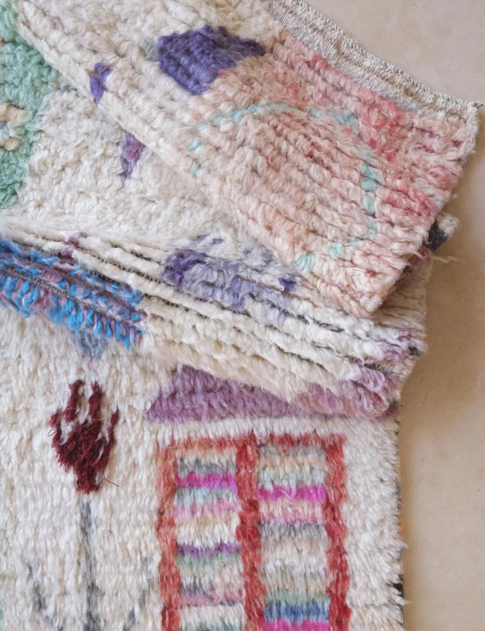 Small Moroccan Wool Rug 4.8 x 3.3 ft / 147 x 102 cm - Surcoma