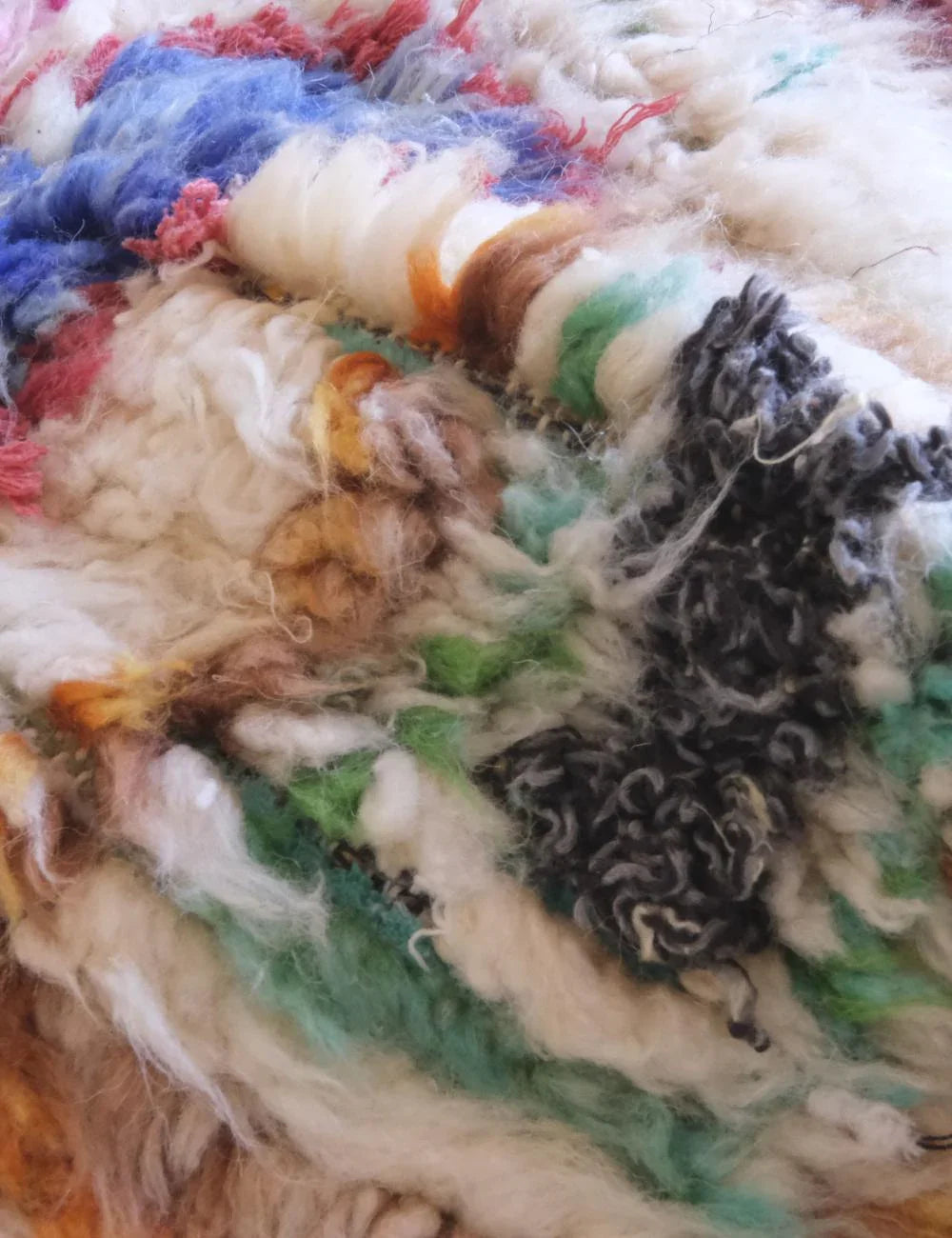 Small Moroccan Wool Rug 3.9 x 2 ft / 118 x 63 cm - Surcoma
