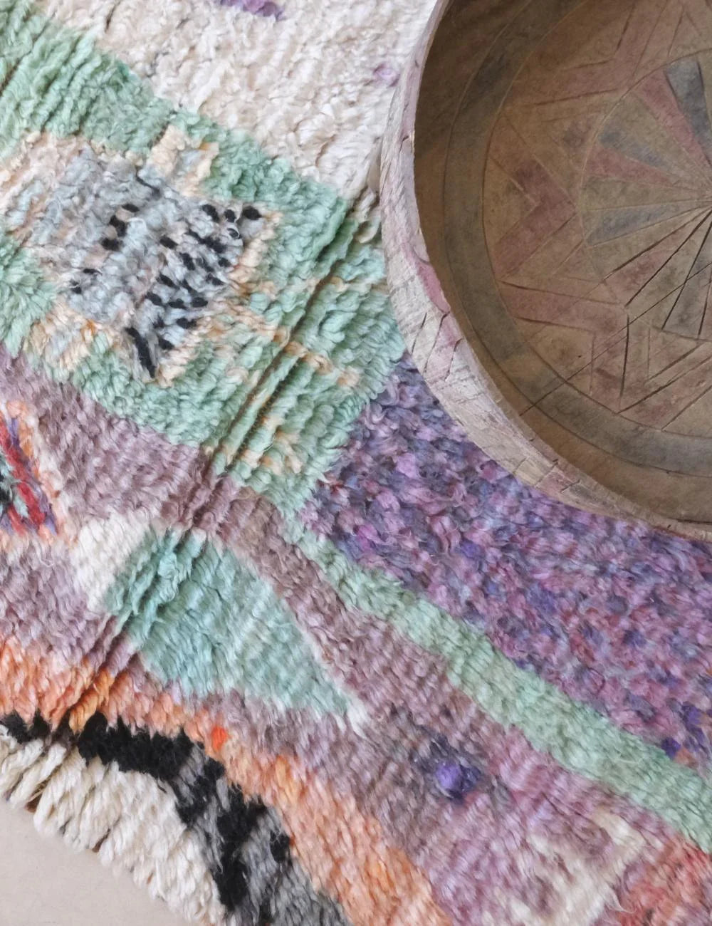 Small Moroccan Wool Rug 4.8 x 3.3 ft / 147 x 102 cm - Surcoma