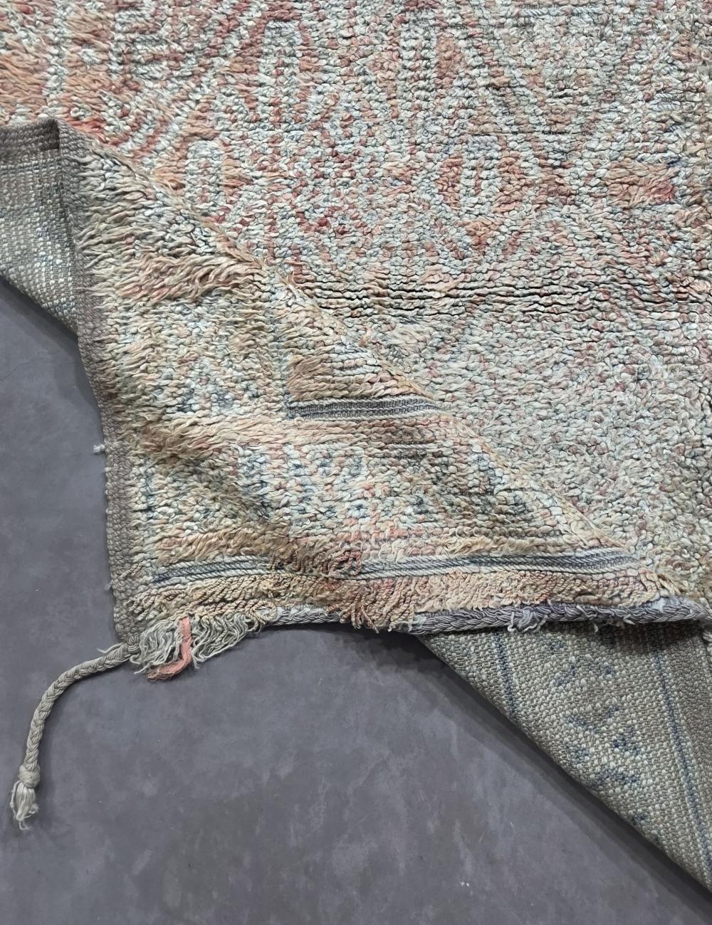 Handmade Faded Berber Wool Rug 10 x 6.4 ft / 305 x 195 cm