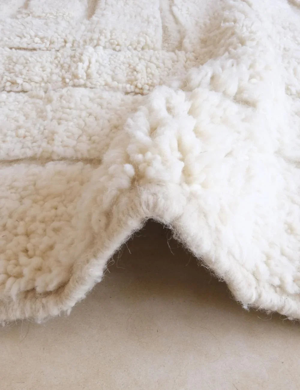 White Morocan Rug 9.5 x 6.5 ft / 291 x 198 cm - Surcoma