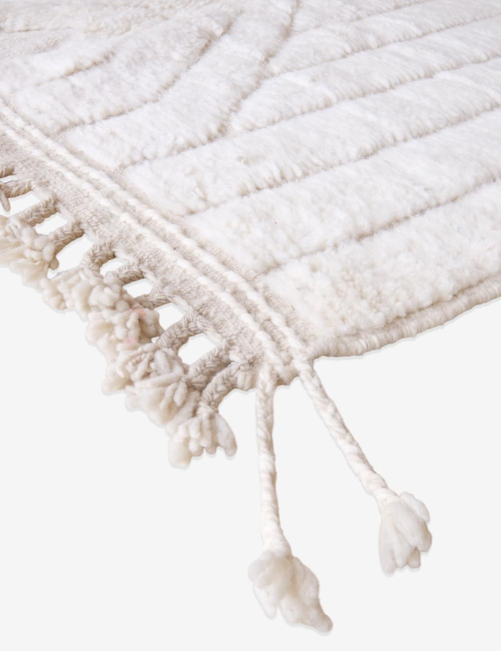 White Moroccan Handknotted Wool Rug 8.3 x 5 ft / 253 x 153 cm