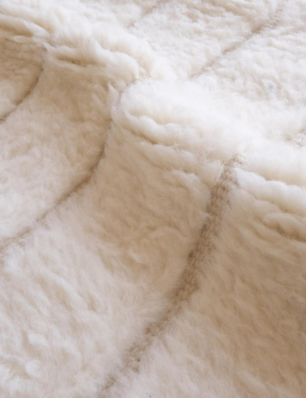 White Moroccan Handknotted Wool Rug 8.3 x 5 ft / 253 x 153 cm