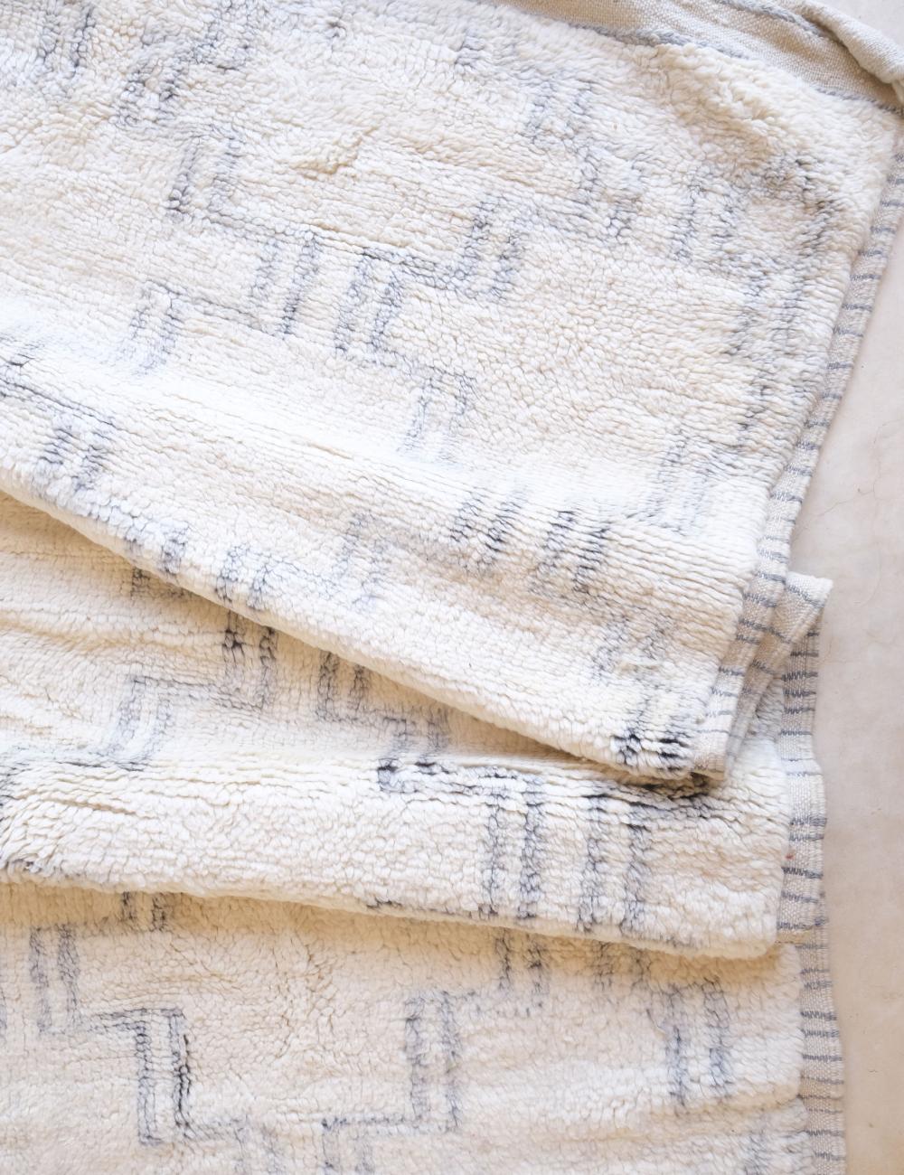 White Moroccan Mrirt Rug 10 x 6.8 ft / 304 x 209 cm