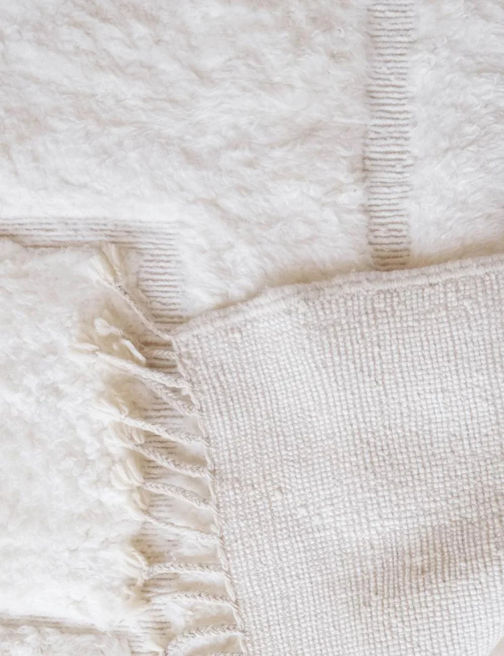 White Moroccan Shag Rug 11.1 x 8.2 ft / 338 x 252 cm - Surcoma