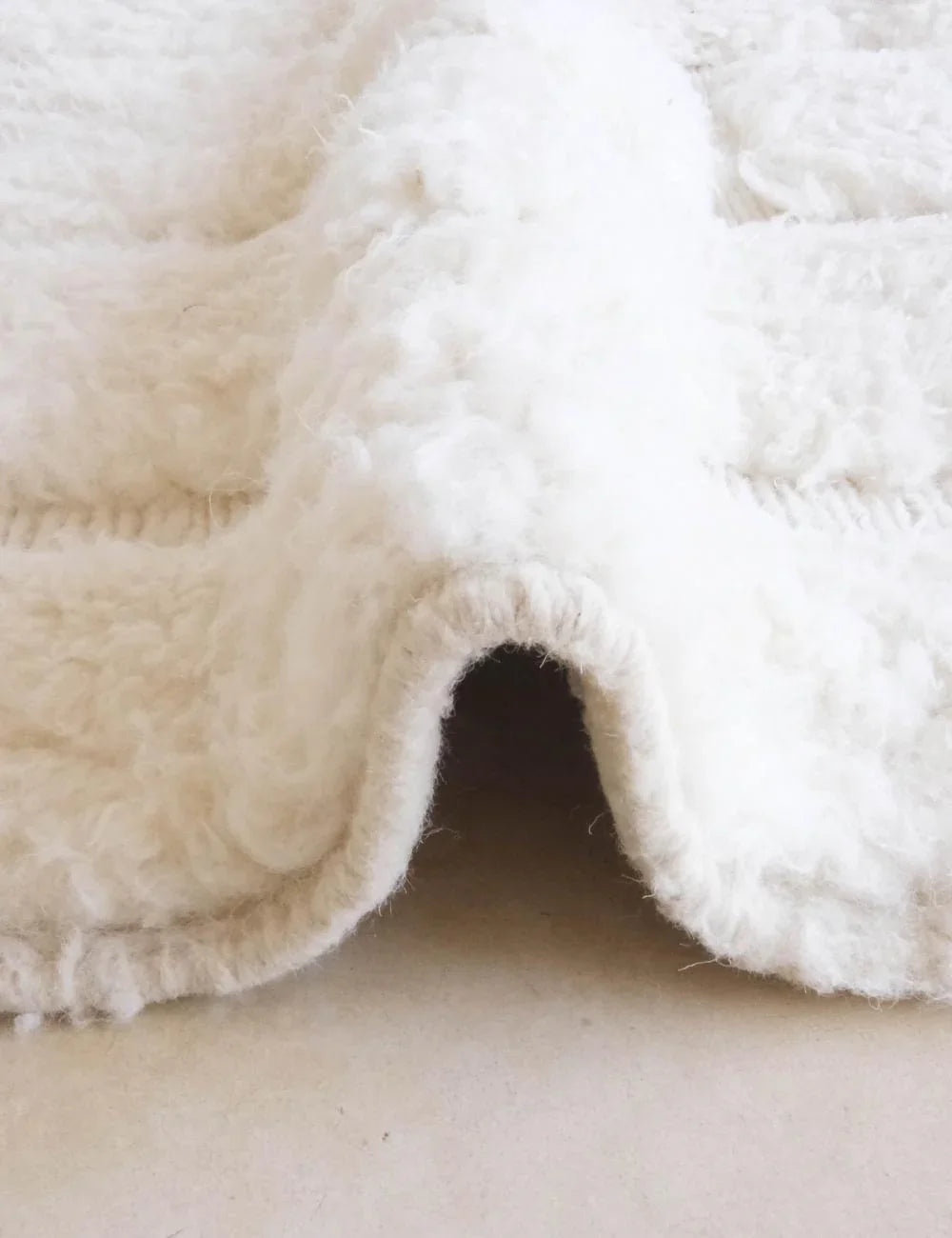 White Moroccan Shag Rug 11.1 x 8.2 ft / 338 x 252 cm - Surcoma