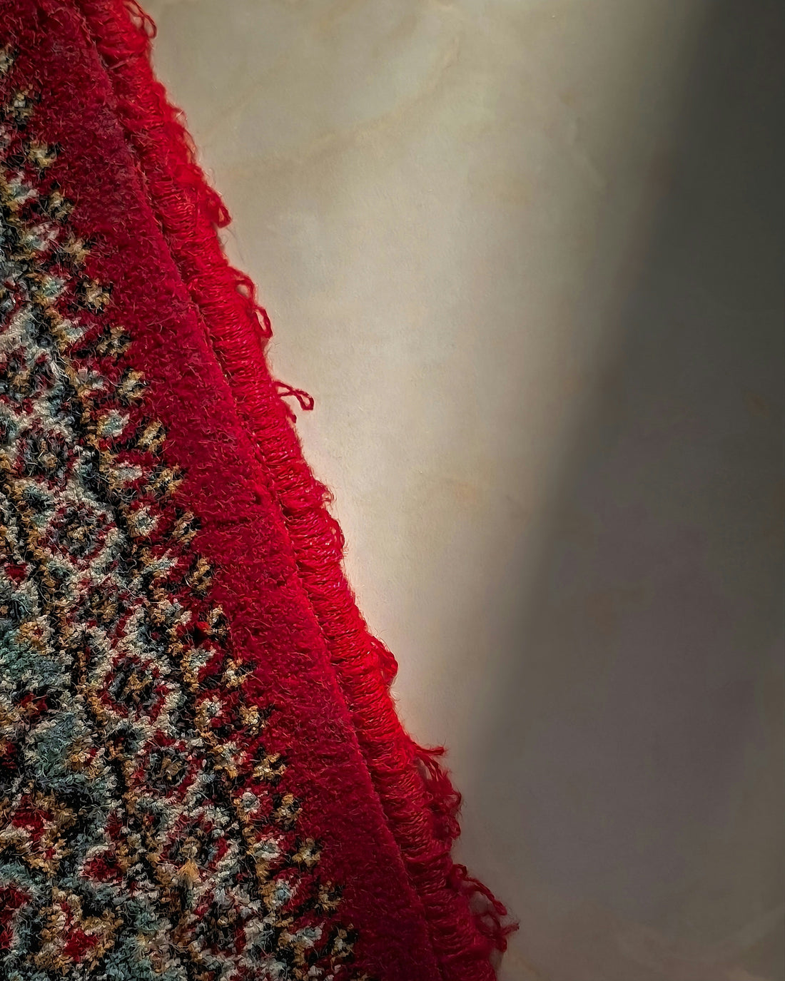 How Natural and Artificial Lighting Changes the Look of Your Moroccan Rug