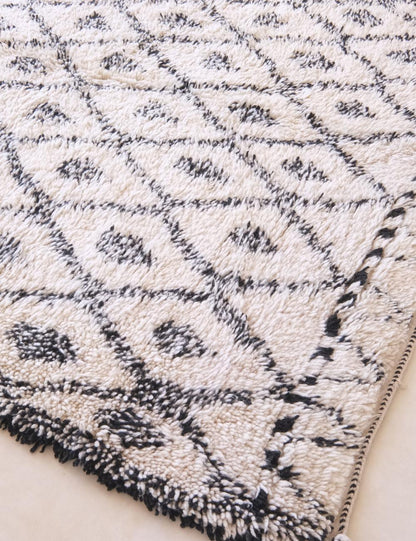Vintage Beni Ourain Rug with Diamond Pattern 10.9 x 6.3 ft / 332 x 193 cm - Surcoma