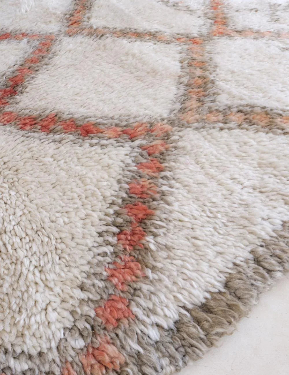 Off-White Moroccan Beni Ourain Rug 11.2 x 6.2 ft / 340 x 191 cm - Surcoma