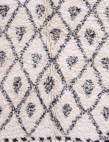 Vintage Beni Ourain Rug with Diamond Pattern 10.9 x 6.3 ft / 332 x 193 cm - Surcoma